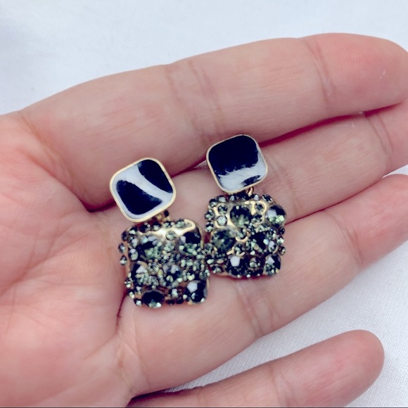 ❣️$25/3❣️ Black Square Rhinestones Dangle Earrings - Picture 3 of 7